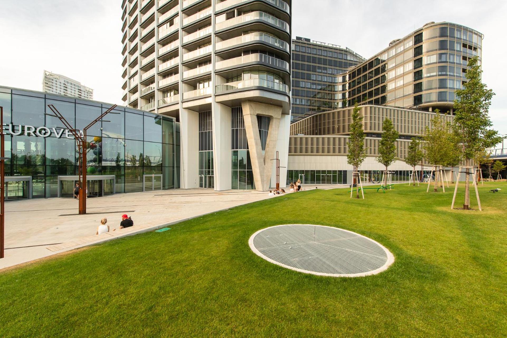 Nikas Eurovea Apartments - Free Parking Братислава Екстериор снимка