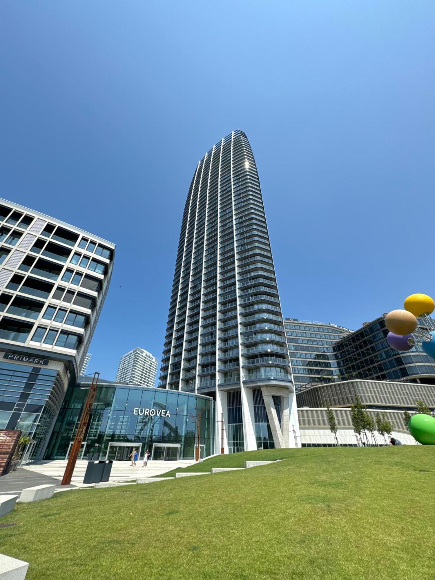 Nikas Eurovea Apartments - Free Parking Братислава Екстериор снимка