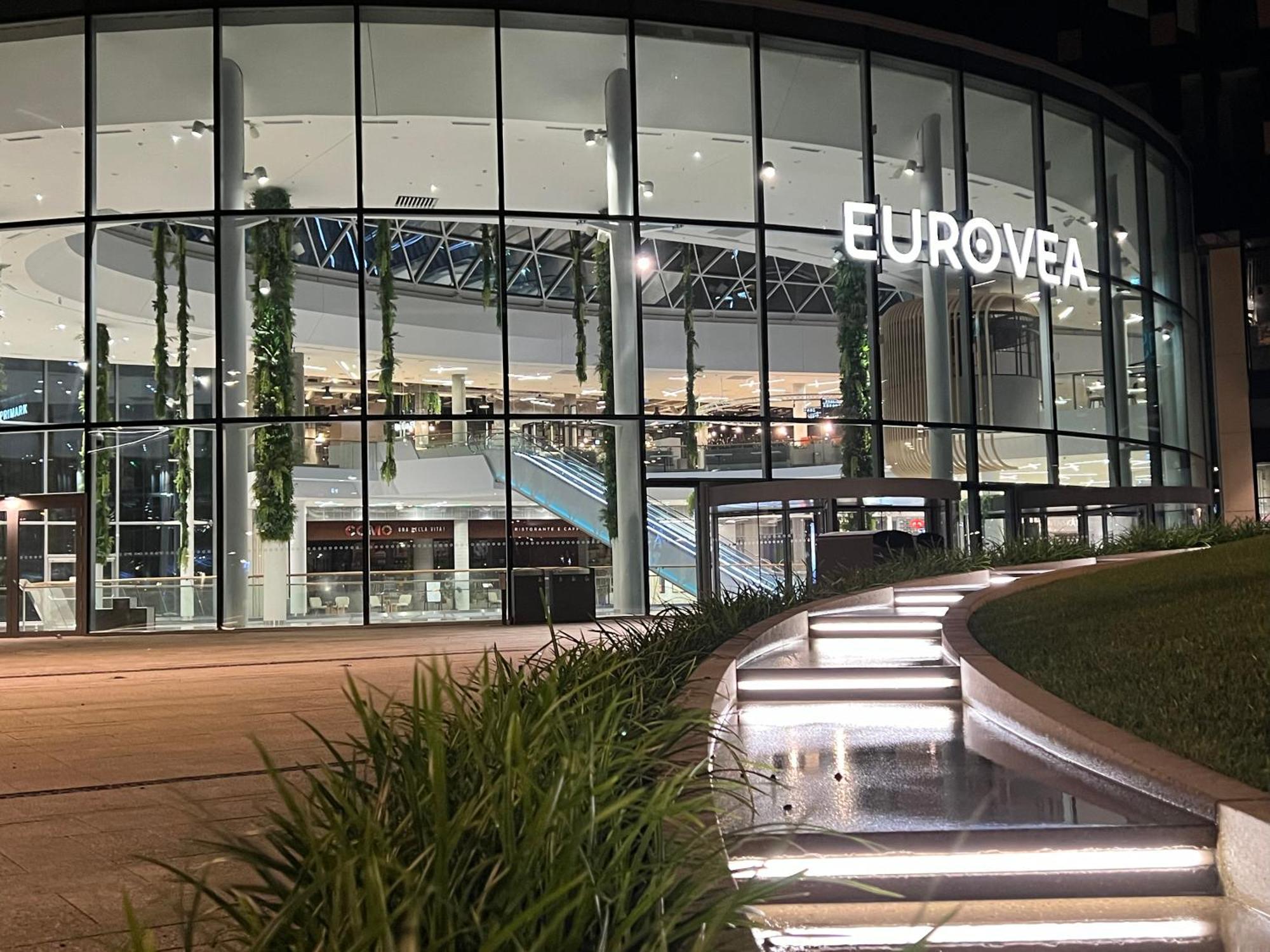 Nikas Eurovea Apartments - Free Parking Братислава Екстериор снимка